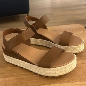 Like New! Sorel Cameron Flatform Wedge Sandal